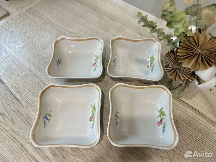 Салатник фарфоровый четыре штуки