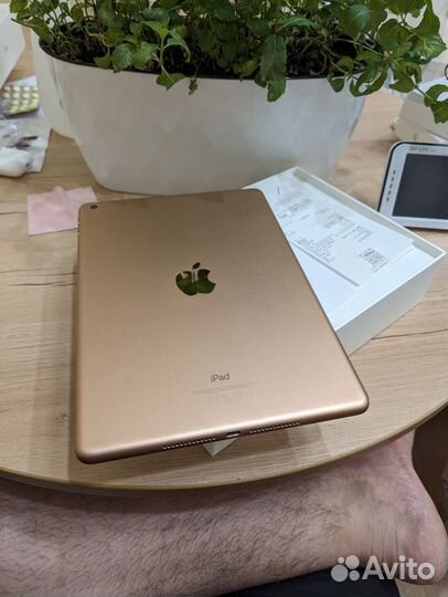 Apple iPad 6 128gb gold 2018