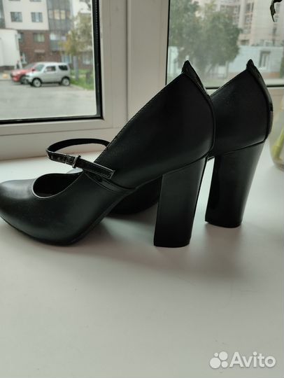 Туфли женские T-Taccardi чёрные 40 размер