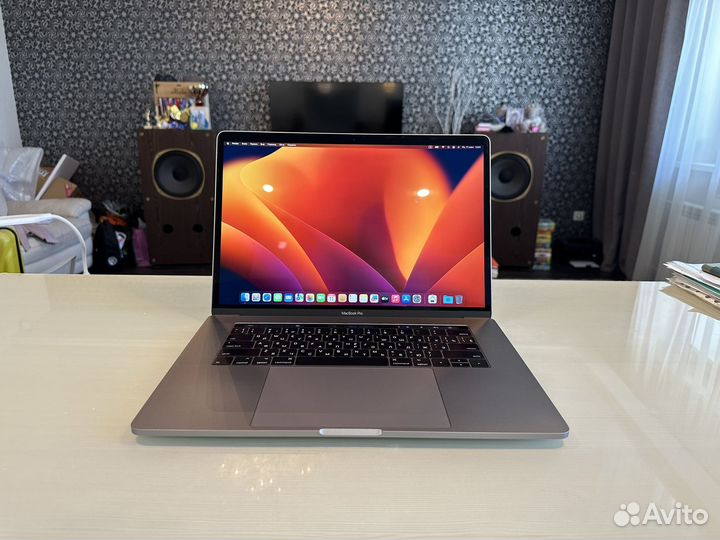 Macbook Pro 15 2017 core i7 2.9 16GB 512 Touch Bar
