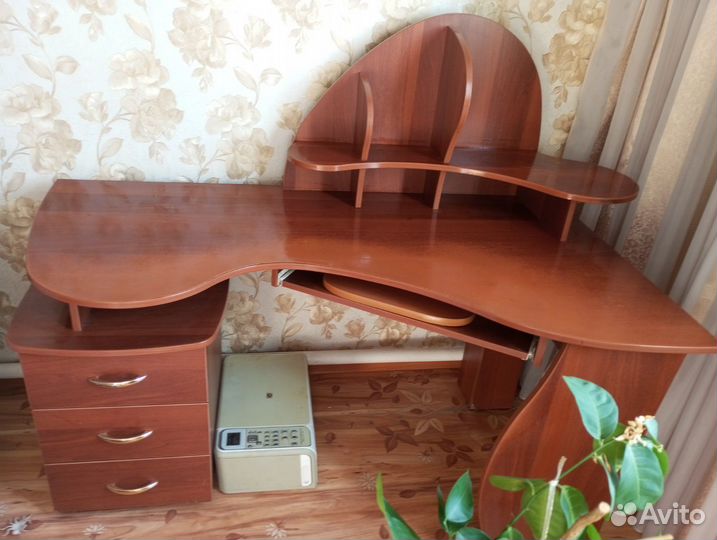 Компьютерный стол