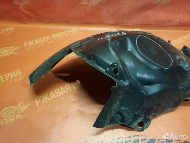 Подкрылок локер передний правый Renault Megane 2