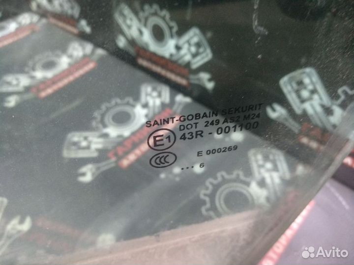 Стекло передней двери Jaguar X-Type