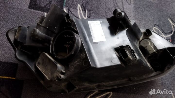 Фара передняя левая Volkswagen polo