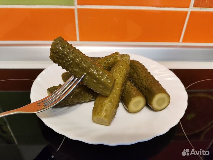 Белый гриб маринованный, огурчики