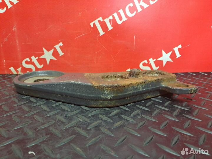 Кронштейн амортизатора нижний правый