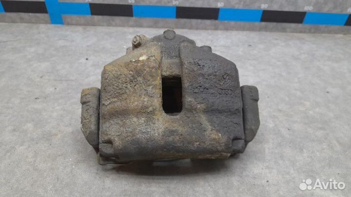 Суппорт передний правый Volkswagen Passat B6 2.0