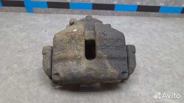 Суппорт передний правый Volkswagen Passat B6 2.0