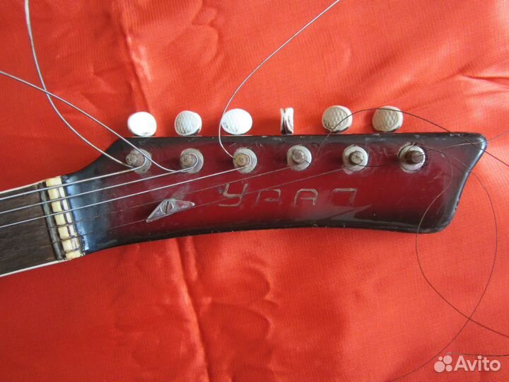 Советская электрогитара урал