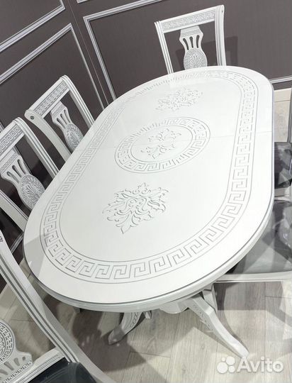 Столы и стулья