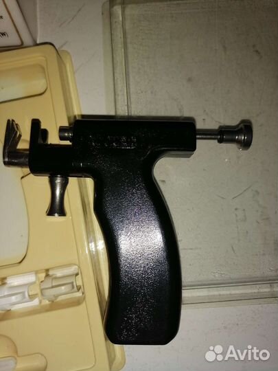 Пистолет для прокола ушей