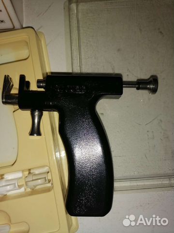 Пистолет для прокола ушей