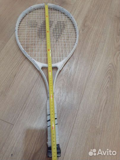 Две теннисные ракетки