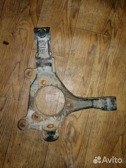 Кулак поворотный правый Chevrolet Captiva C100