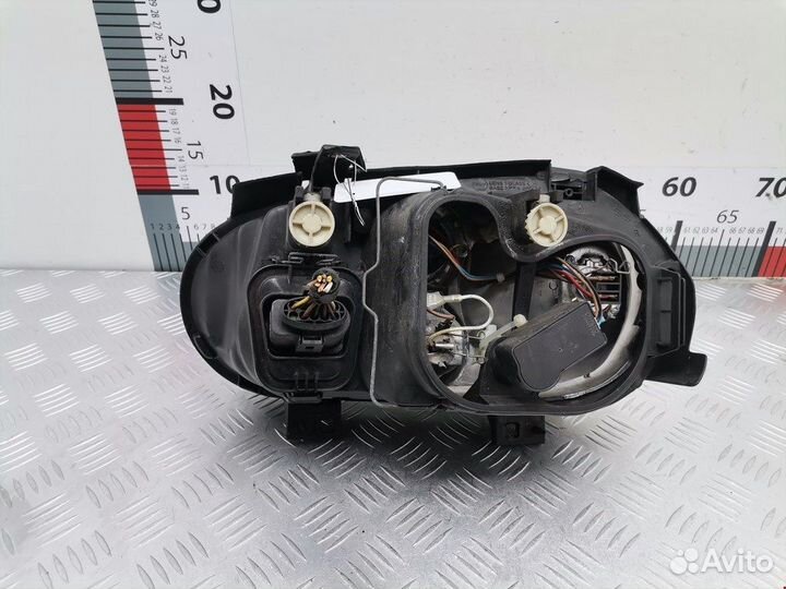 Фара передняя для Volkswagen Golf 4