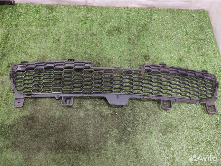 Решетка в бампер центральная Mazda 6 (GG) 2007