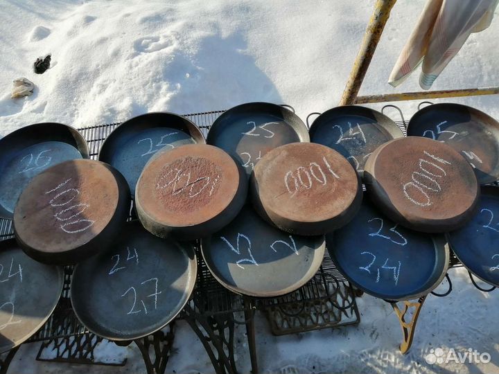 Ухваты, сковороды, крынки