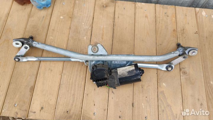 Трапеция стеклоочистителей с моторчиком