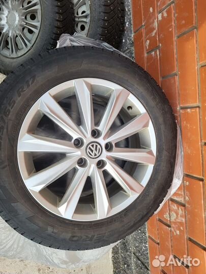 Pirelli Ice Zero FR 215/65 R17 103T