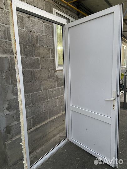 Дверь пластиковая входная бу
