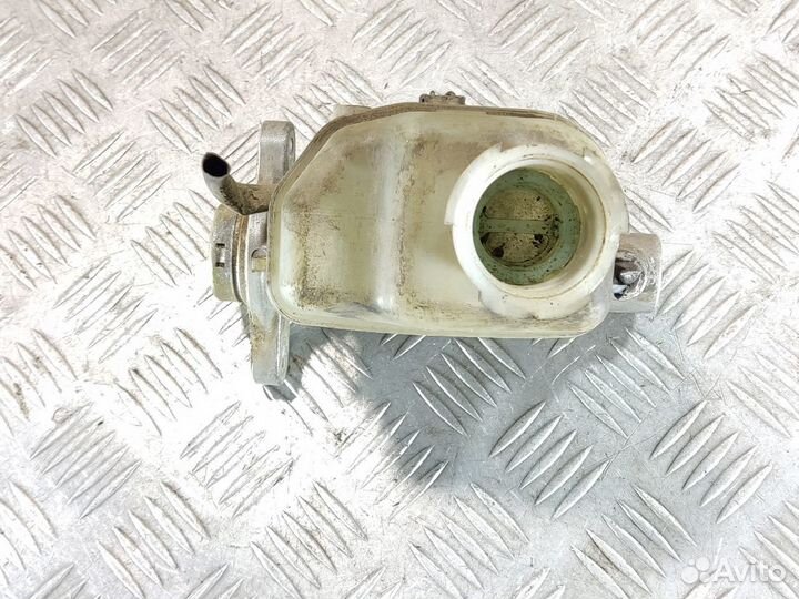 Цилиндр тормозов главный Mitsubishi Lancer Cedia