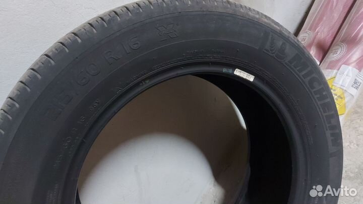 Michelin Agilis 215/60 R16
