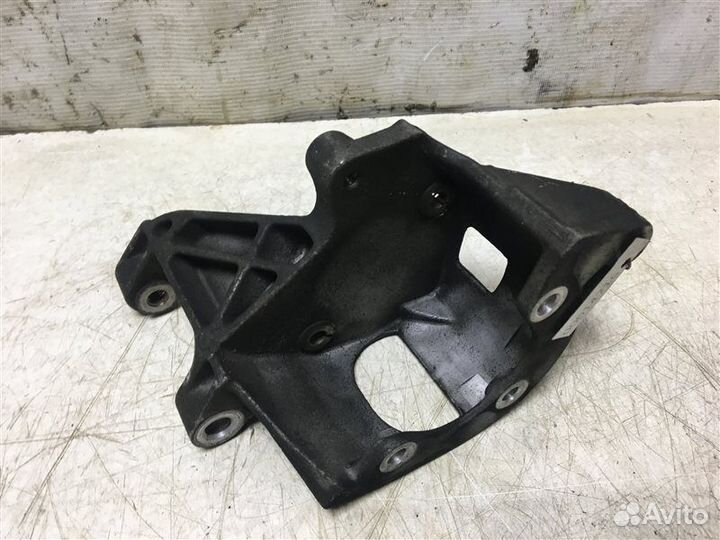 Кронштейн гидроусилителя Volkswagen Passat B4