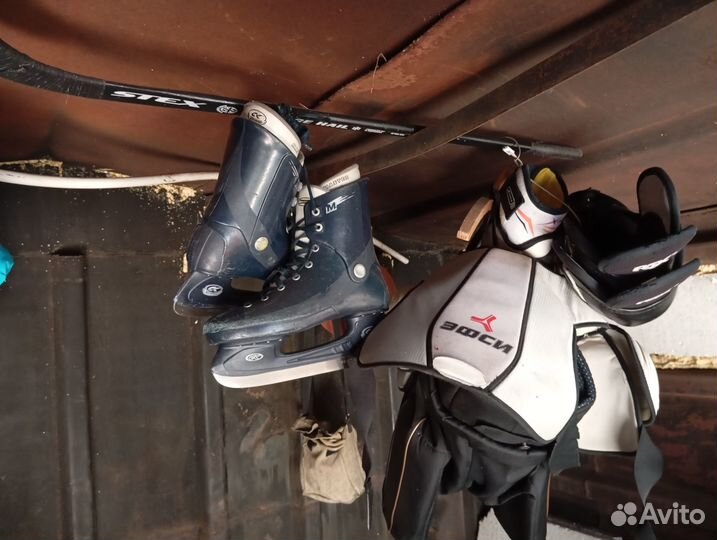 Коньки хоккейные в комплекте