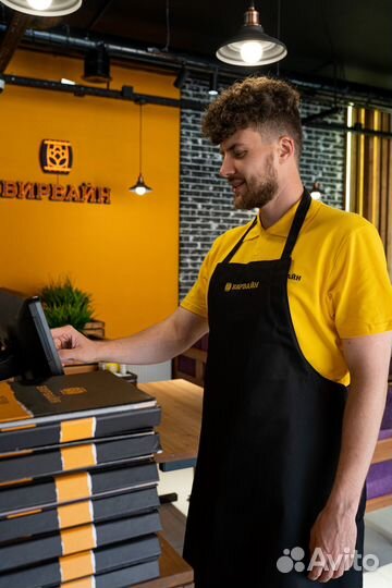 Официант (Ленинский проспект)