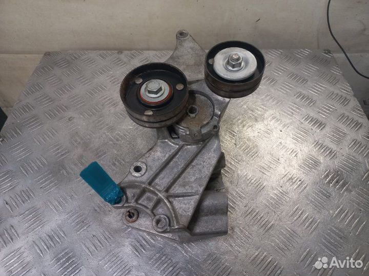 Кронштейн генератора Volkswagen Golf 4 1.4 16V AHW