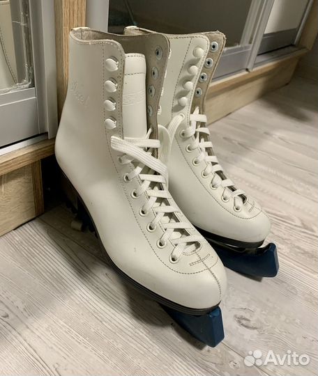 Коньки женские Axel нат.кожа 40 размер