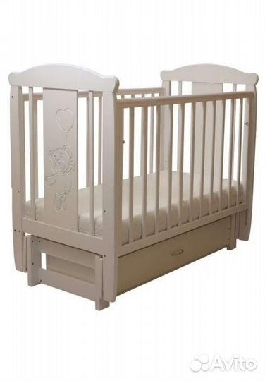 Детская кроватка с продольным маятником и ящиком