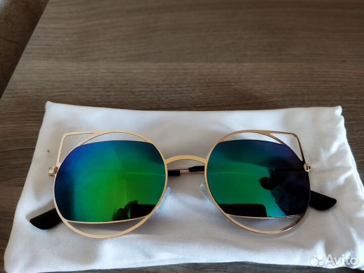 Солнцезащитные очки разные