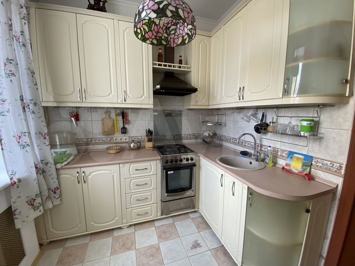 2-к. квартира, 53 м², 3/6 эт.