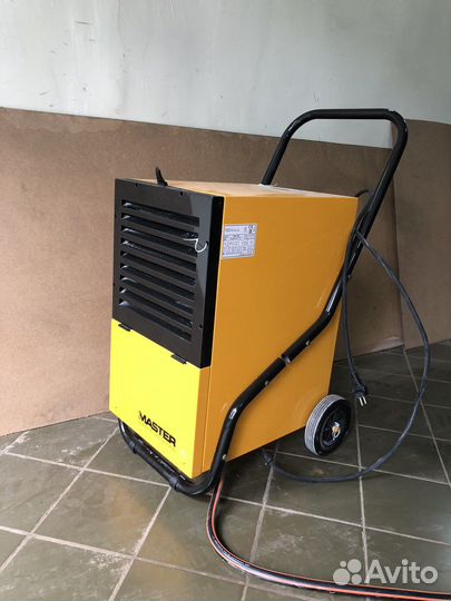 Осушитель воздуха Master DH752 at1