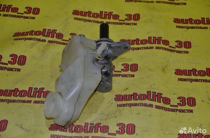 Главный тормозной цилиндр Toyota Auris E150