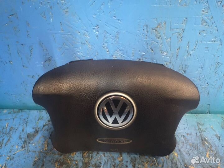 Подушка безопасности водителя Volkswagen Passat B5