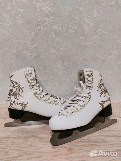 Коньки фигурные женские 39 размер