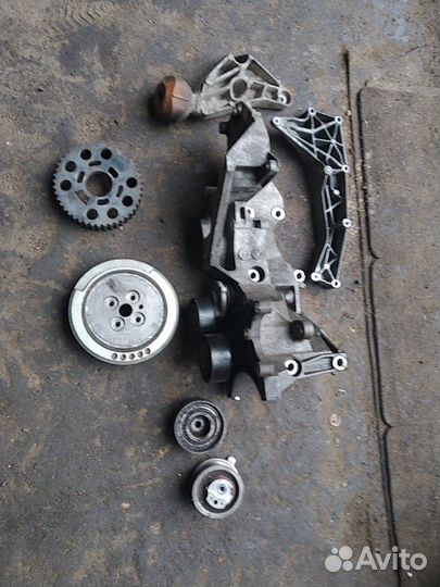 Кронштейн крепления генератора Audi A6 C6 2.0 TDI