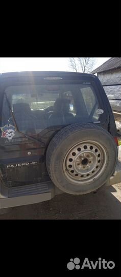 Mitsubishi Pajero Junior 1.1 AT, 1996, битый, 200 000 км