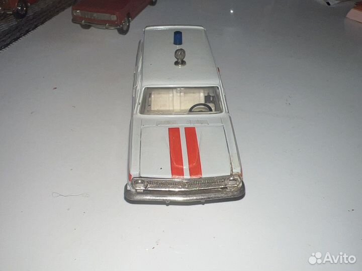 Волга газ 2402 1:43 СССР скорая