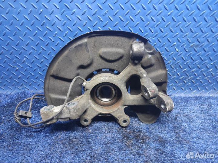 Кулак ступица передний левый Mercedes W204