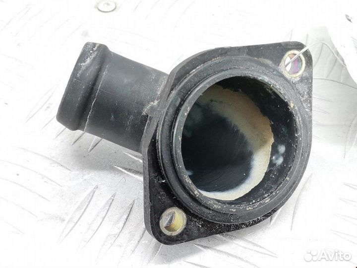 Корпус термостата Audi A6 4A/C4 1996 030121121B