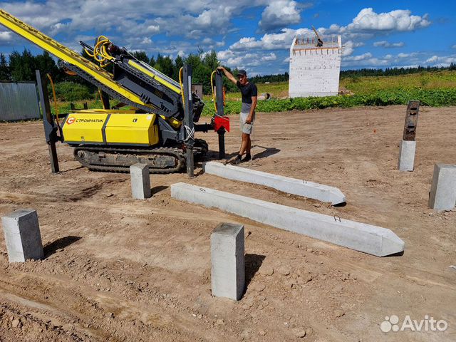 Сваевдавливающая машина. Машина для вдавливания свай. Машинка для забивки шпунта. Сваебой s530. Сваи машина 5 букв.