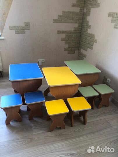 Детский игровой столик с двумя табуретками