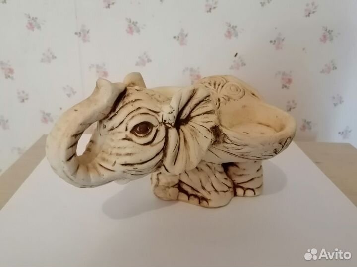 Фигурка слона с корзинками