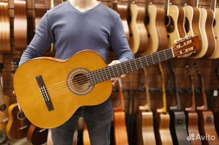 Гитара в Муз Школу новая