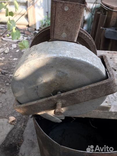 Мельница для зерна бу