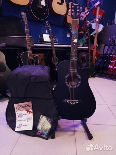 Гитара новая с чехлом и аксессуарами комплект