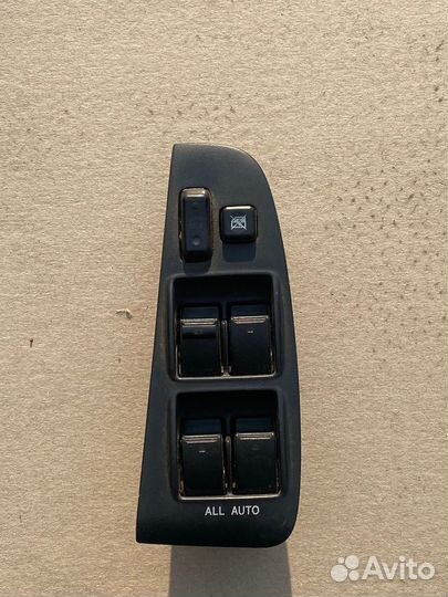 Блок управления стеклоподъемниками Toyota Avensis